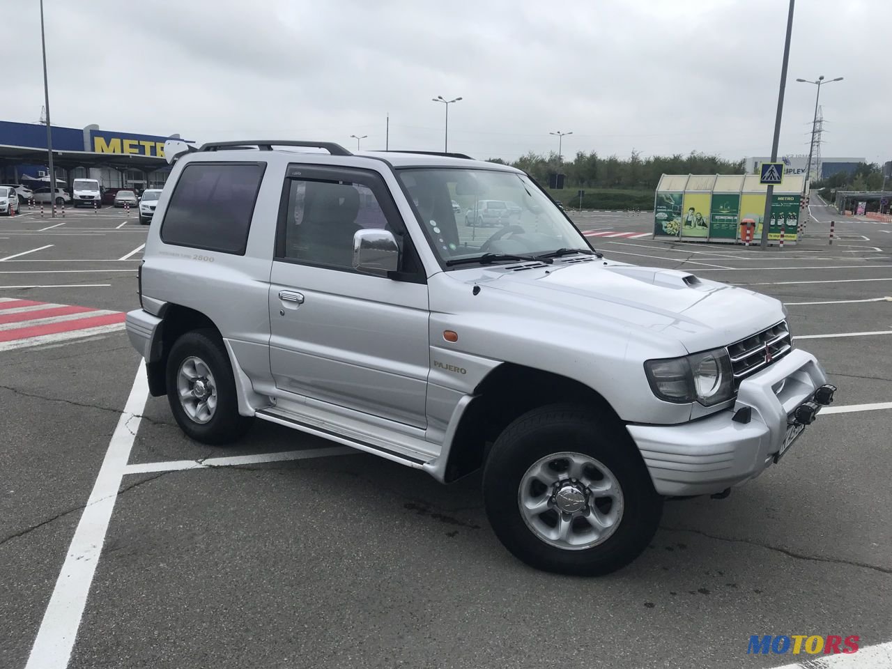 1998' Mitsubishi Pajero photo #2