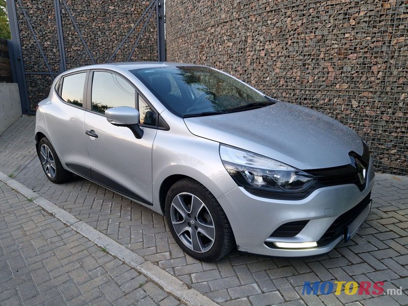 2019' Renault Clio photo #6