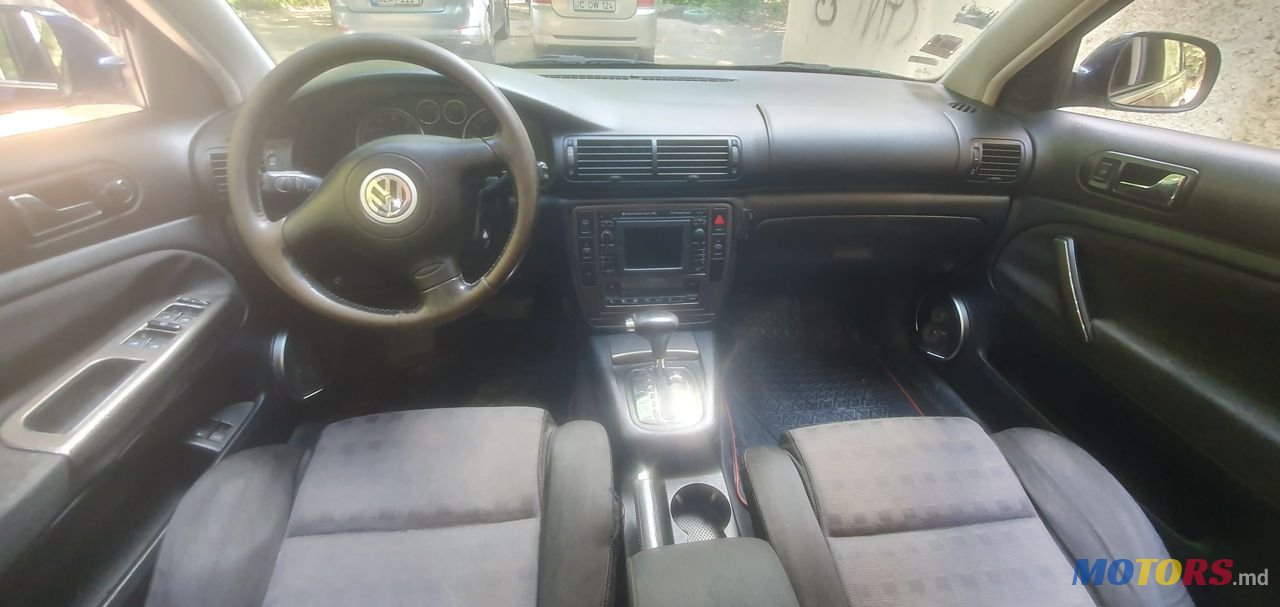 2002' Volkswagen Passat photo #3