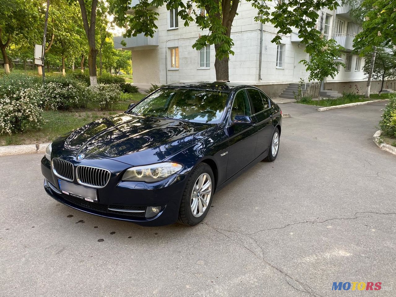 2011' BMW 5 Series photo #6