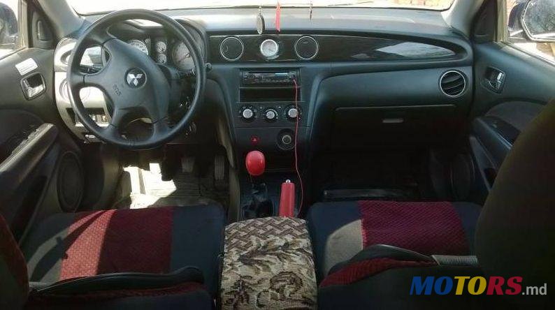 2003' Mitsubishi Outlander photo #2