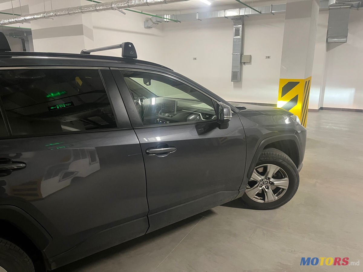 2021' Toyota RAV4 photo #3