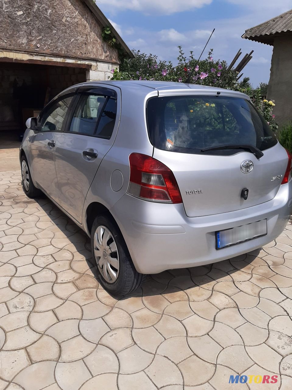 2010' Toyota Yaris photo #2