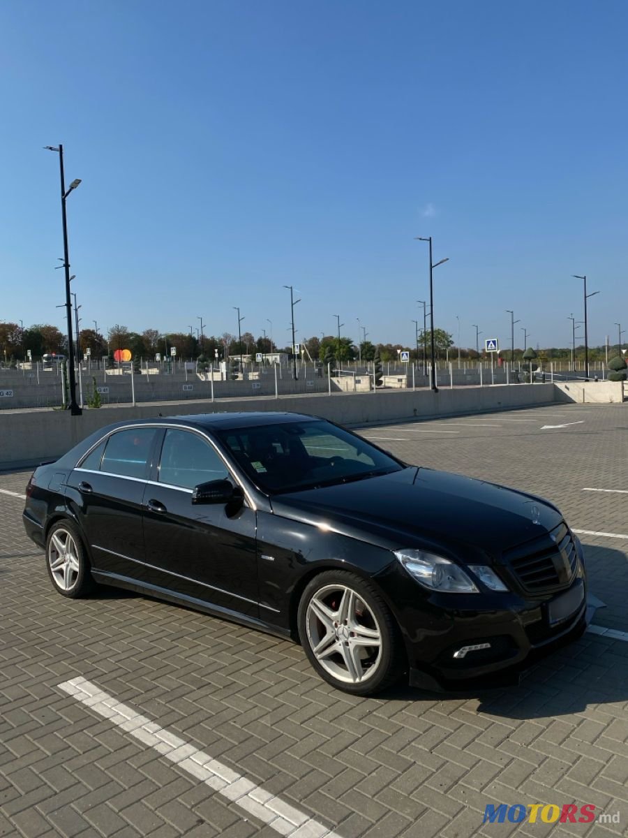2010' Mercedes-Benz E-Class photo #3