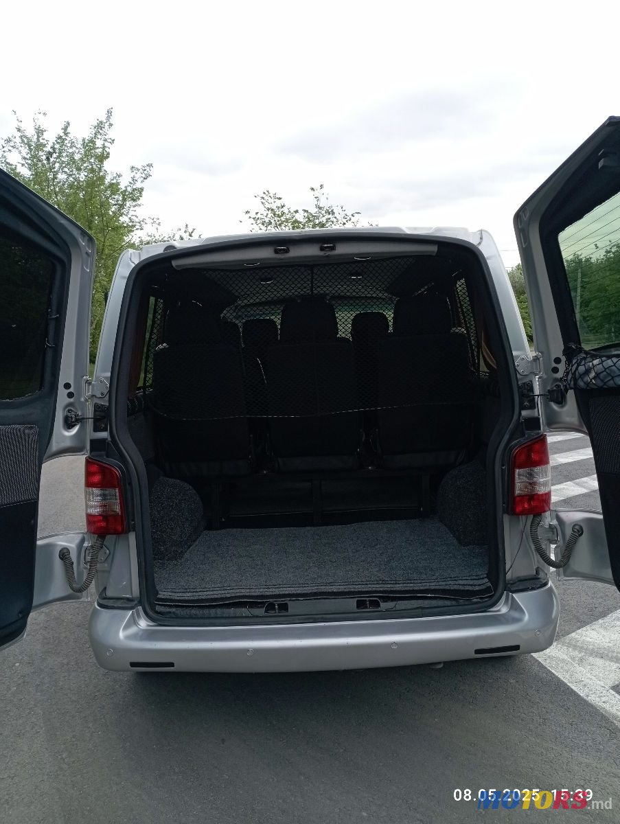 2004' Volkswagen Transporter photo #4