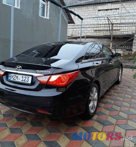 2011' Hyundai Sonata photo #2
