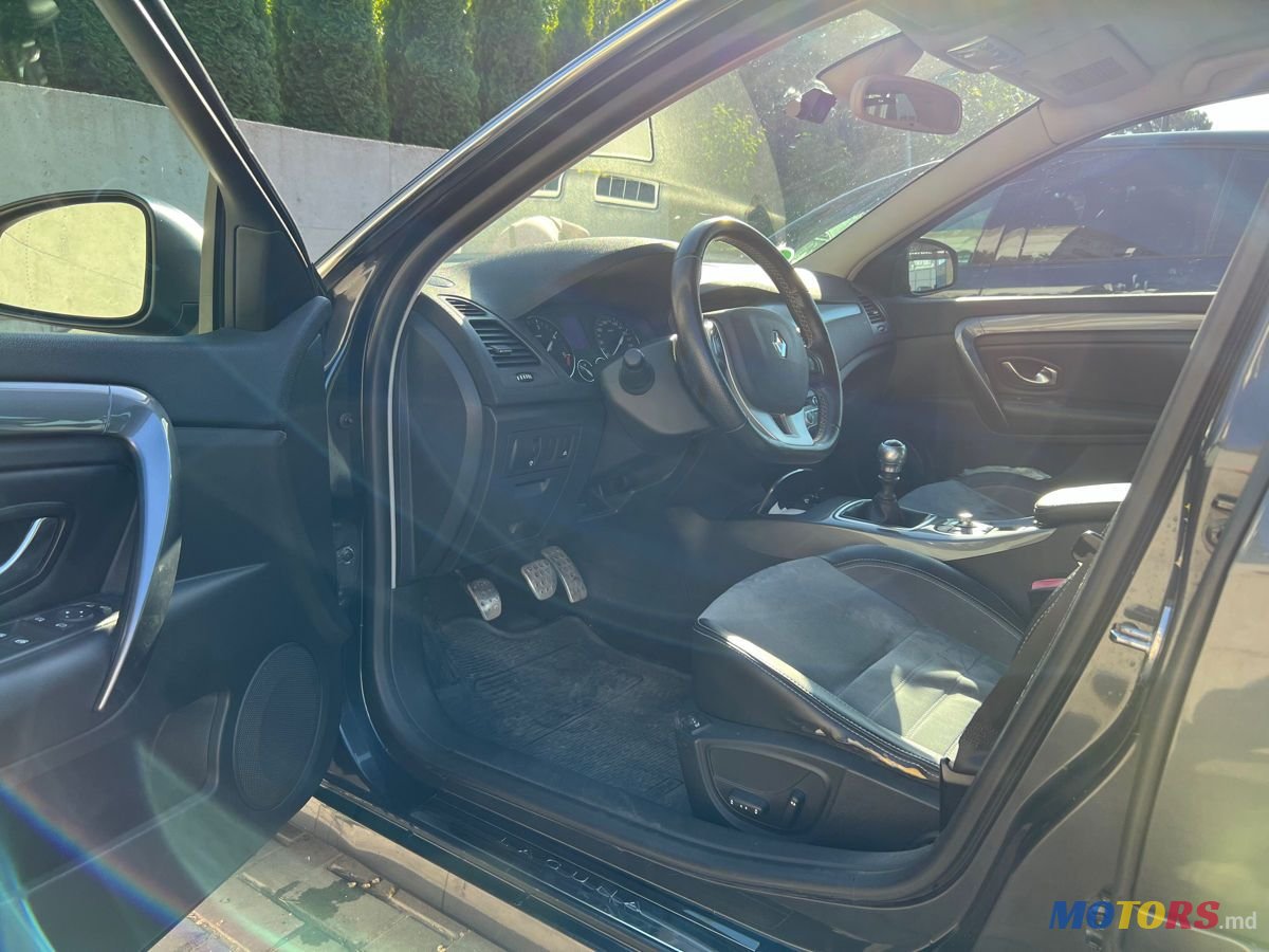 2010' Renault Laguna photo #6