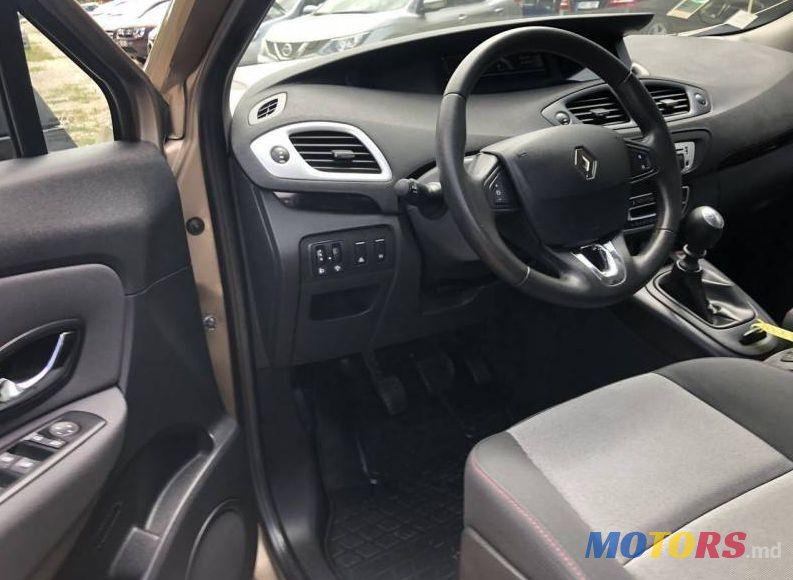 2013' Renault Grand Scenic photo #3