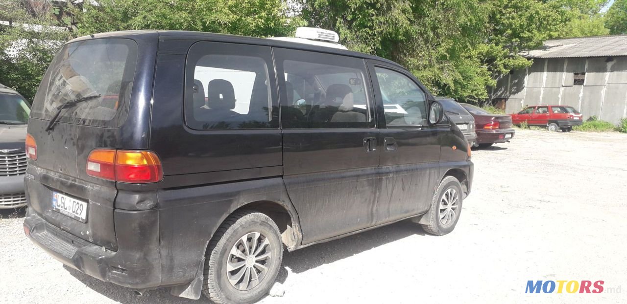 1995' Mitsubishi Space Gear photo #3