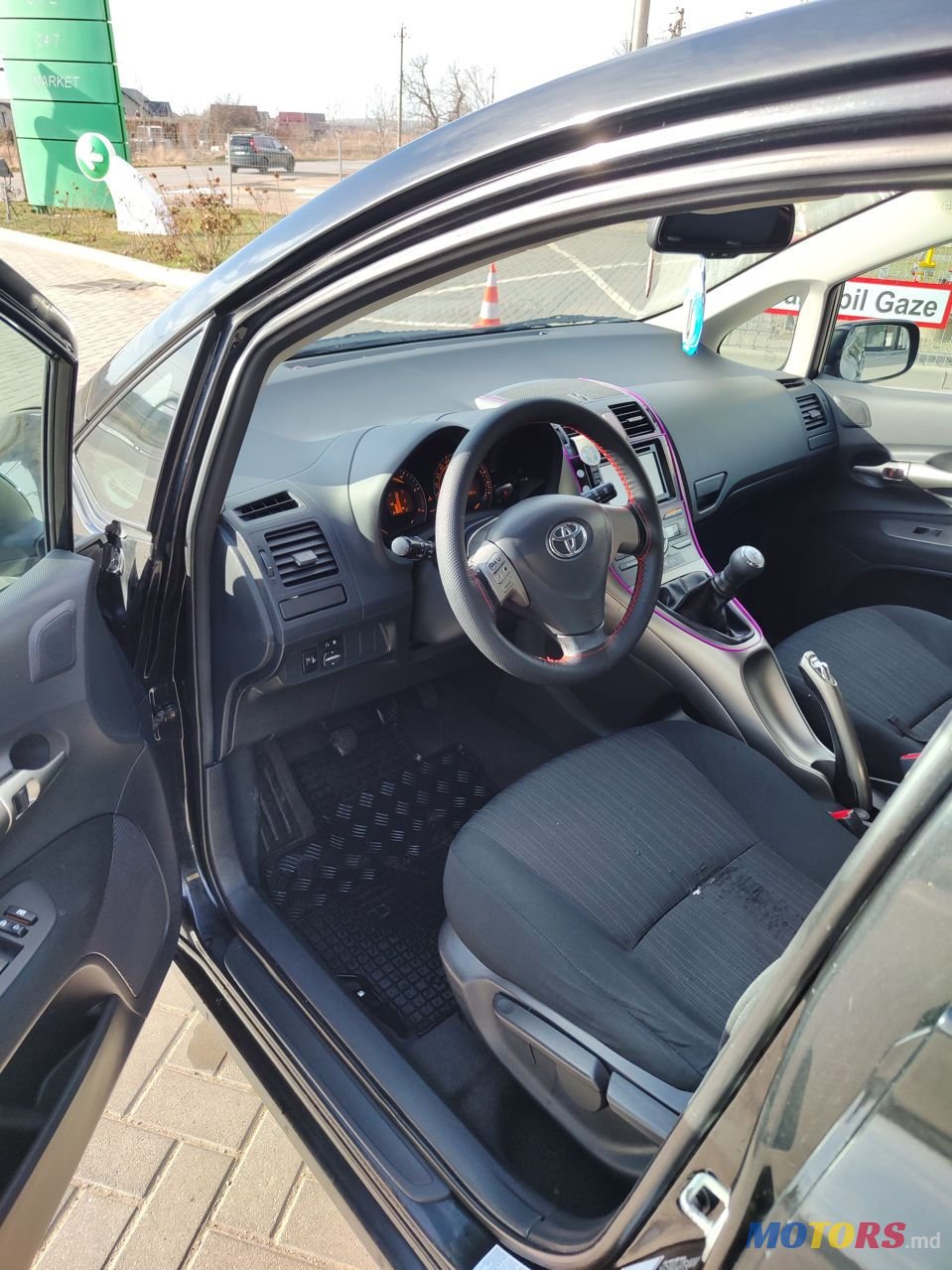 2007' Toyota Auris photo #5