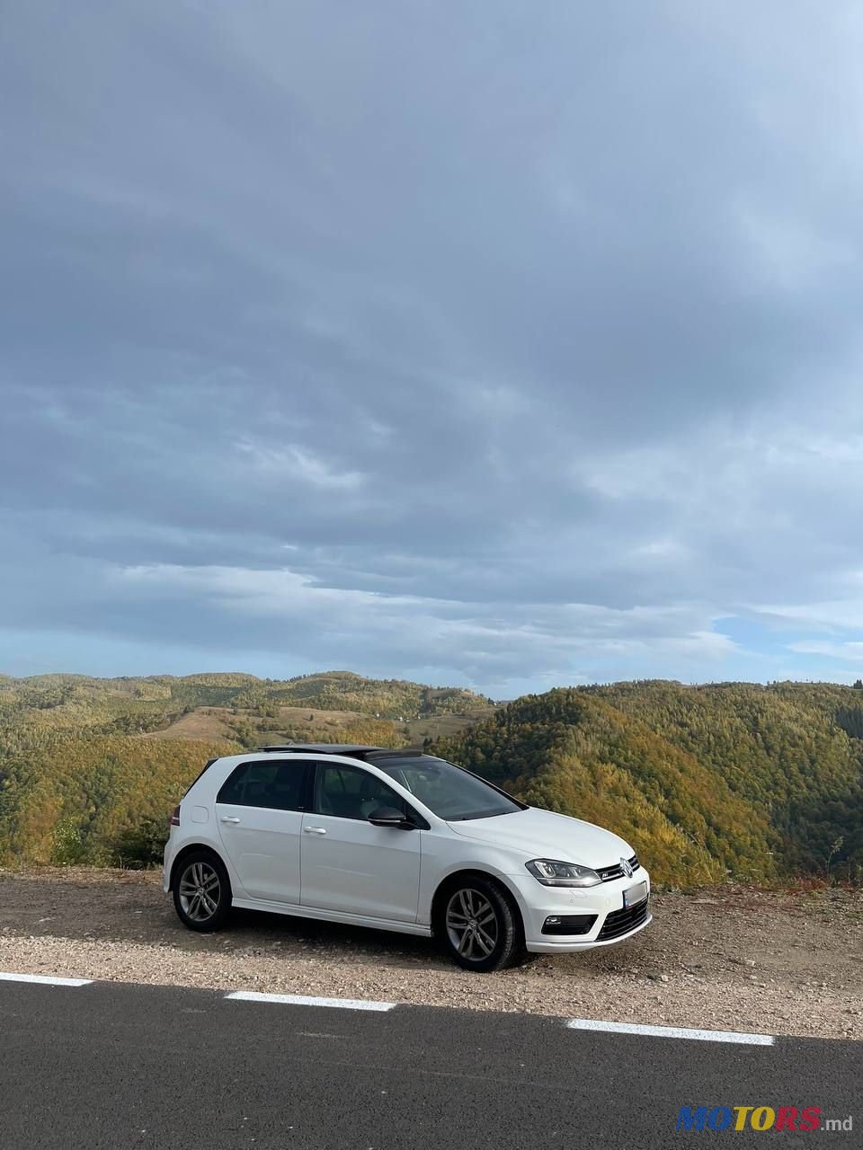 2016' Volkswagen Golf photo #3