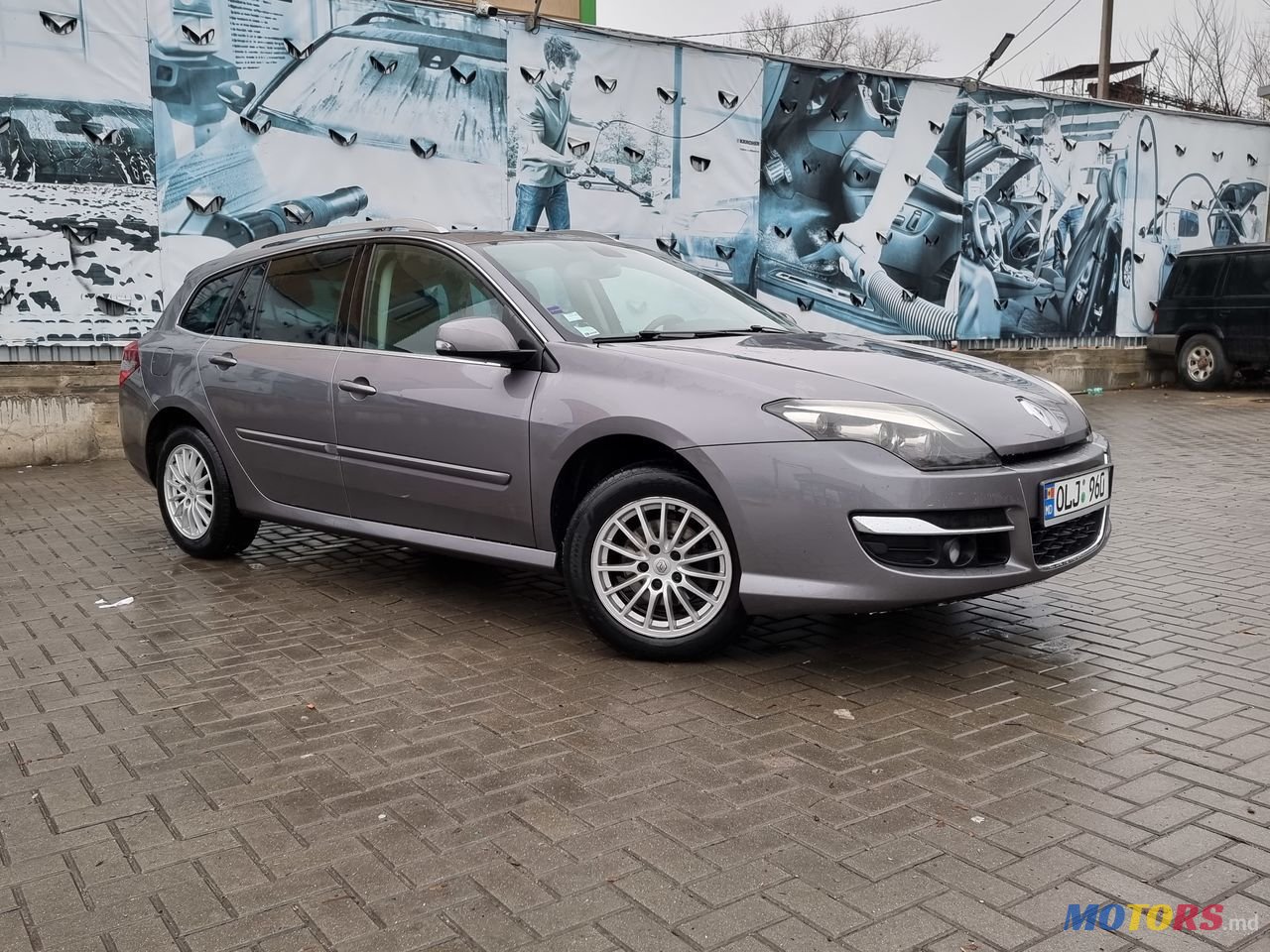 2012' Renault Laguna photo #6