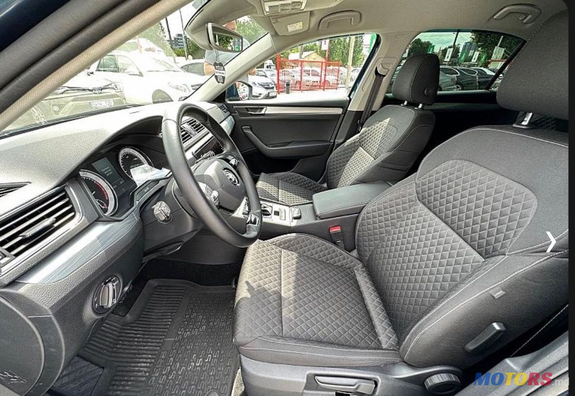 2020' Skoda Superb photo #5