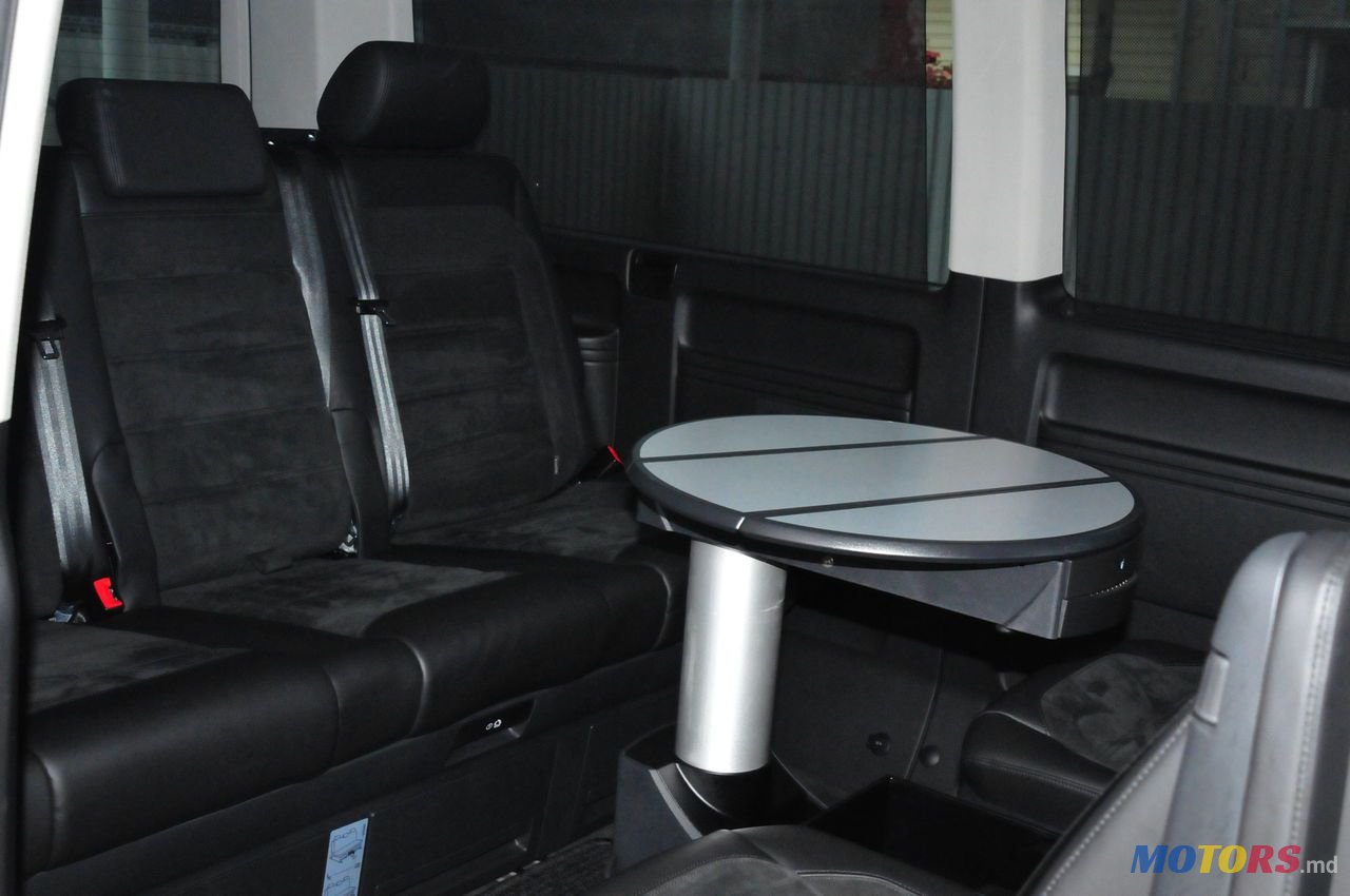 2015' Volkswagen Multivan photo #6