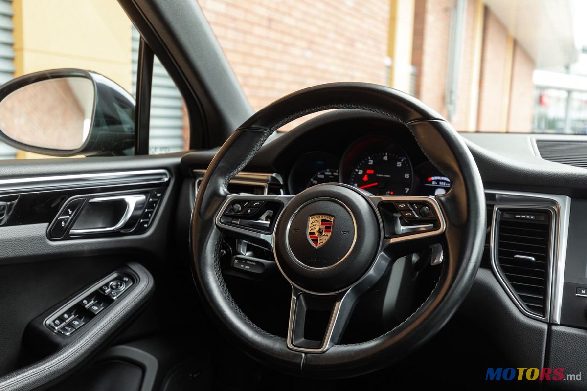 2017' Porsche Macan photo #3