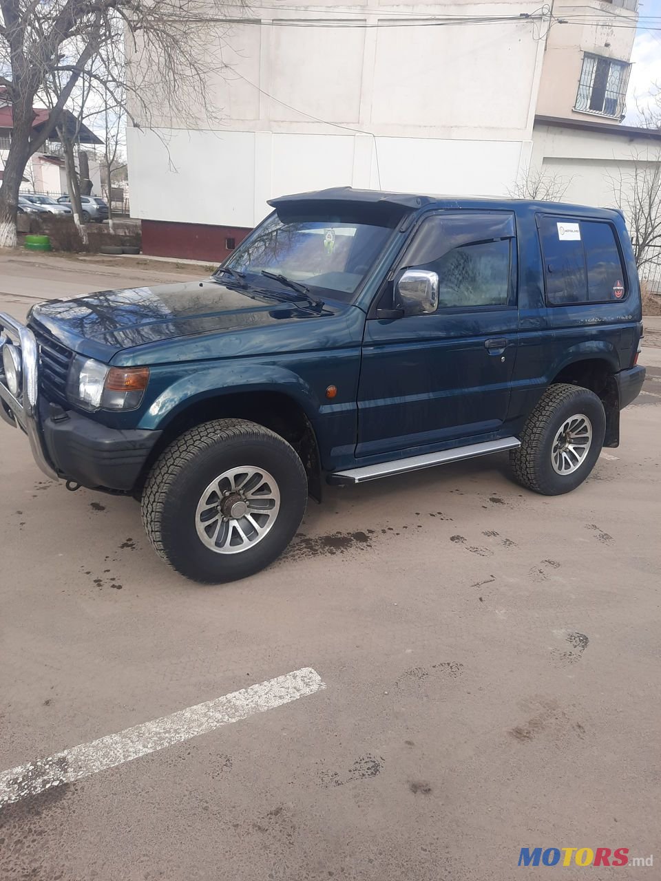 1997' Mitsubishi Pajero photo #2