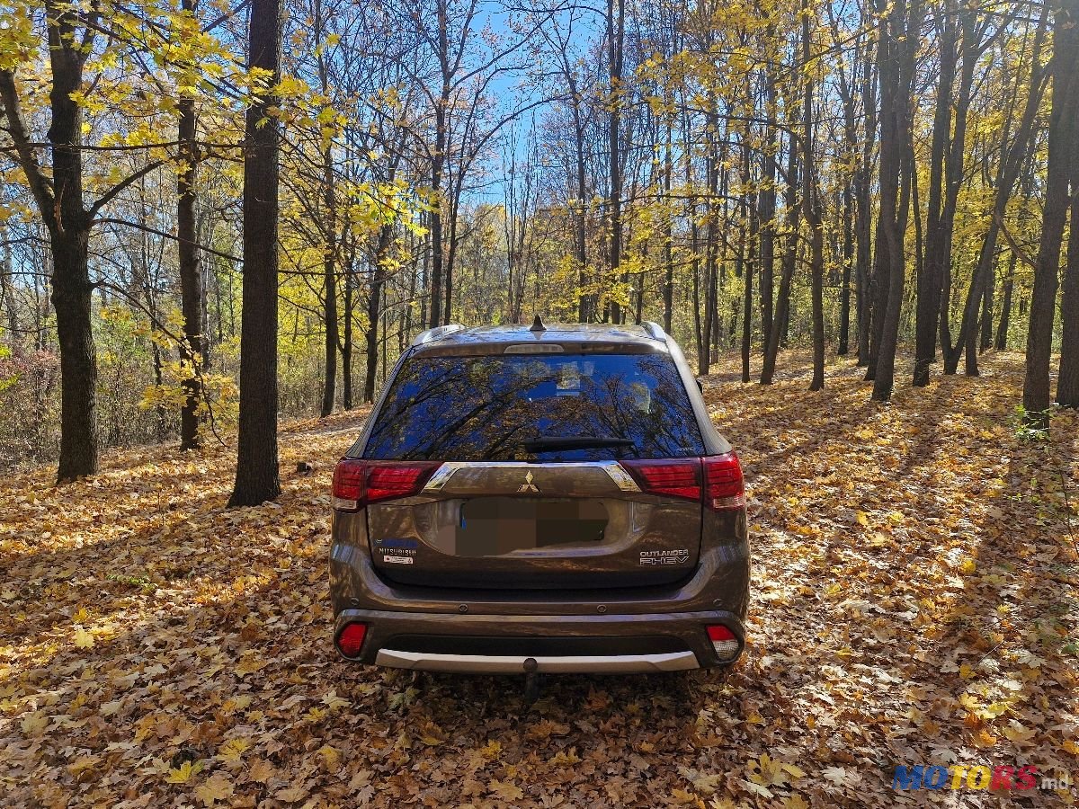 2015' Mitsubishi Outlander photo #5