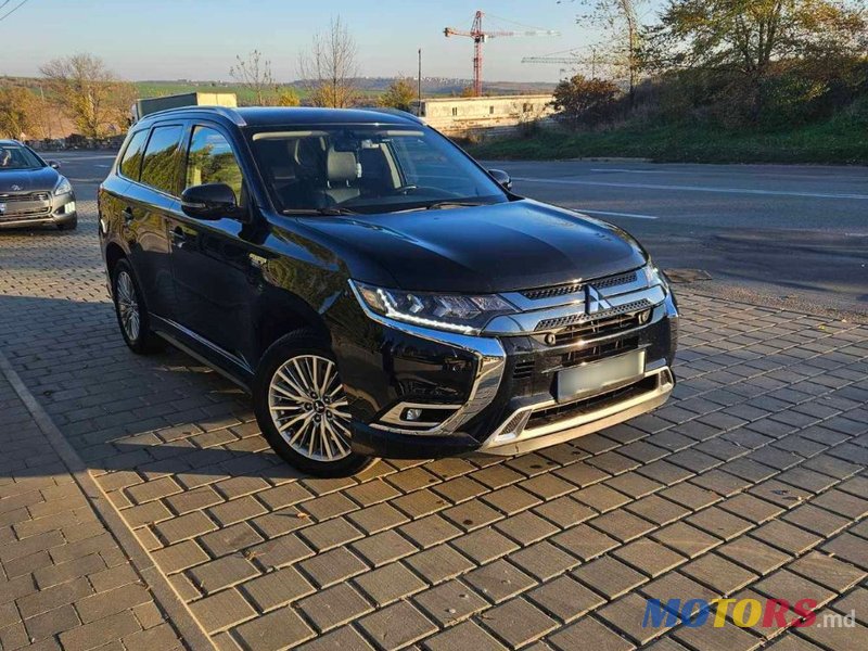 2019' Mitsubishi Outlander photo #1