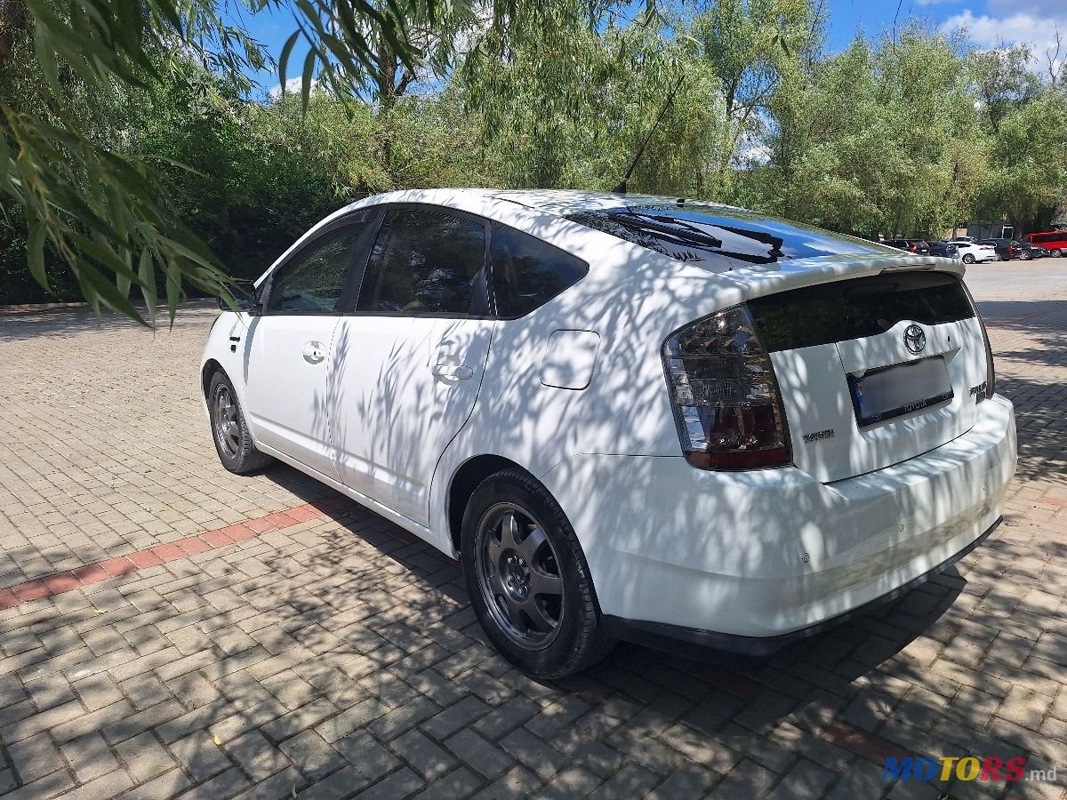 2008' Toyota Prius photo #3