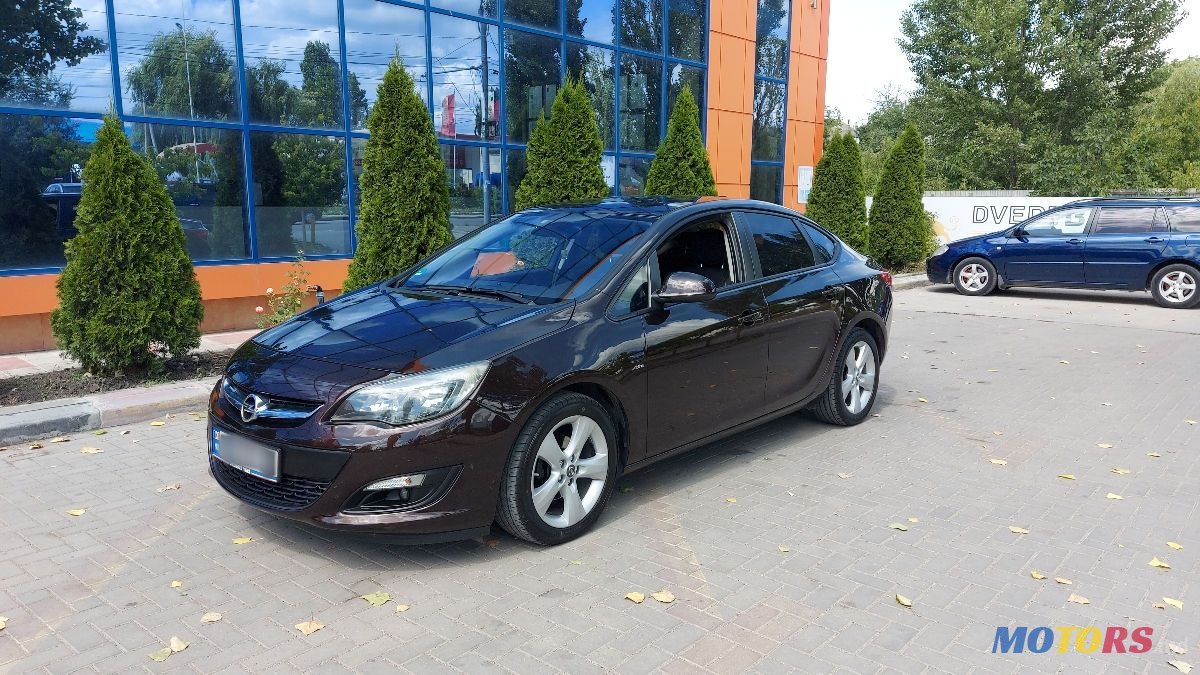 2013' Opel Astra photo #5