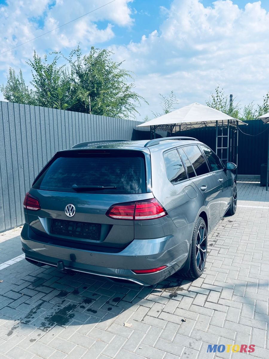 2017' Volkswagen Golf photo #4