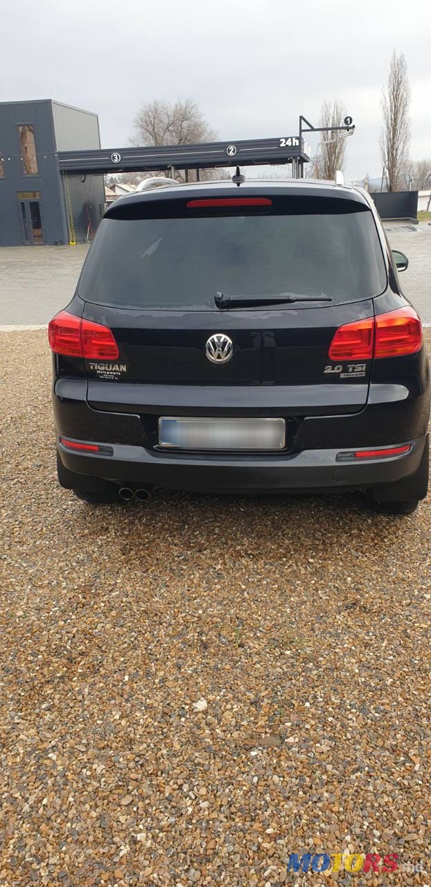 2012' Volkswagen Tiguan photo #4