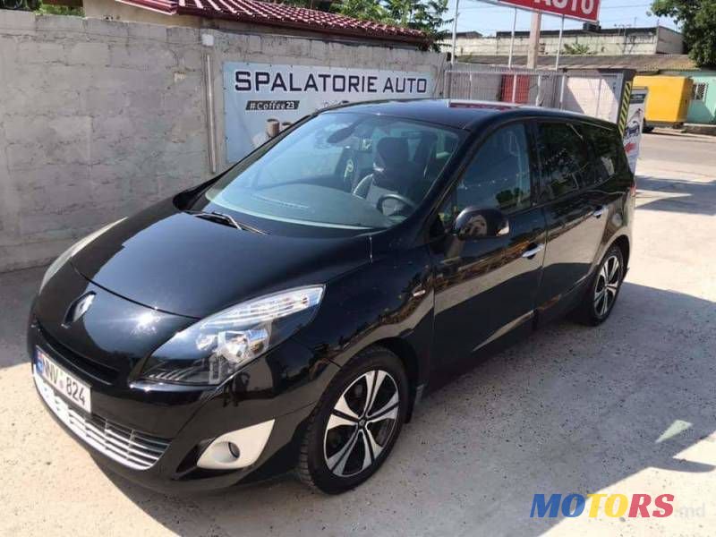 2011' Renault Grand Scenic photo #1