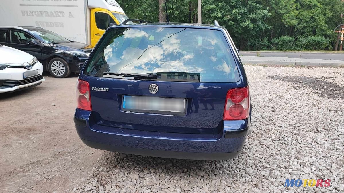 2002' Volkswagen Passat photo #5