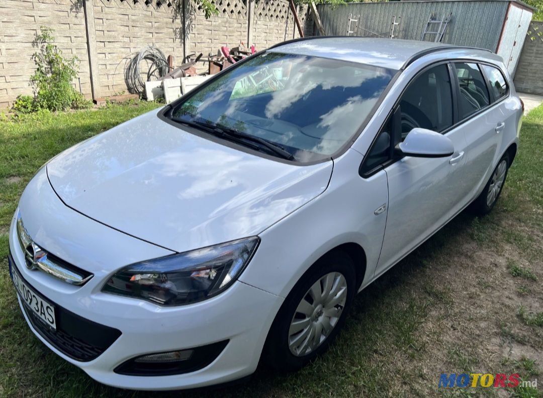 2014' Opel Astra photo #2