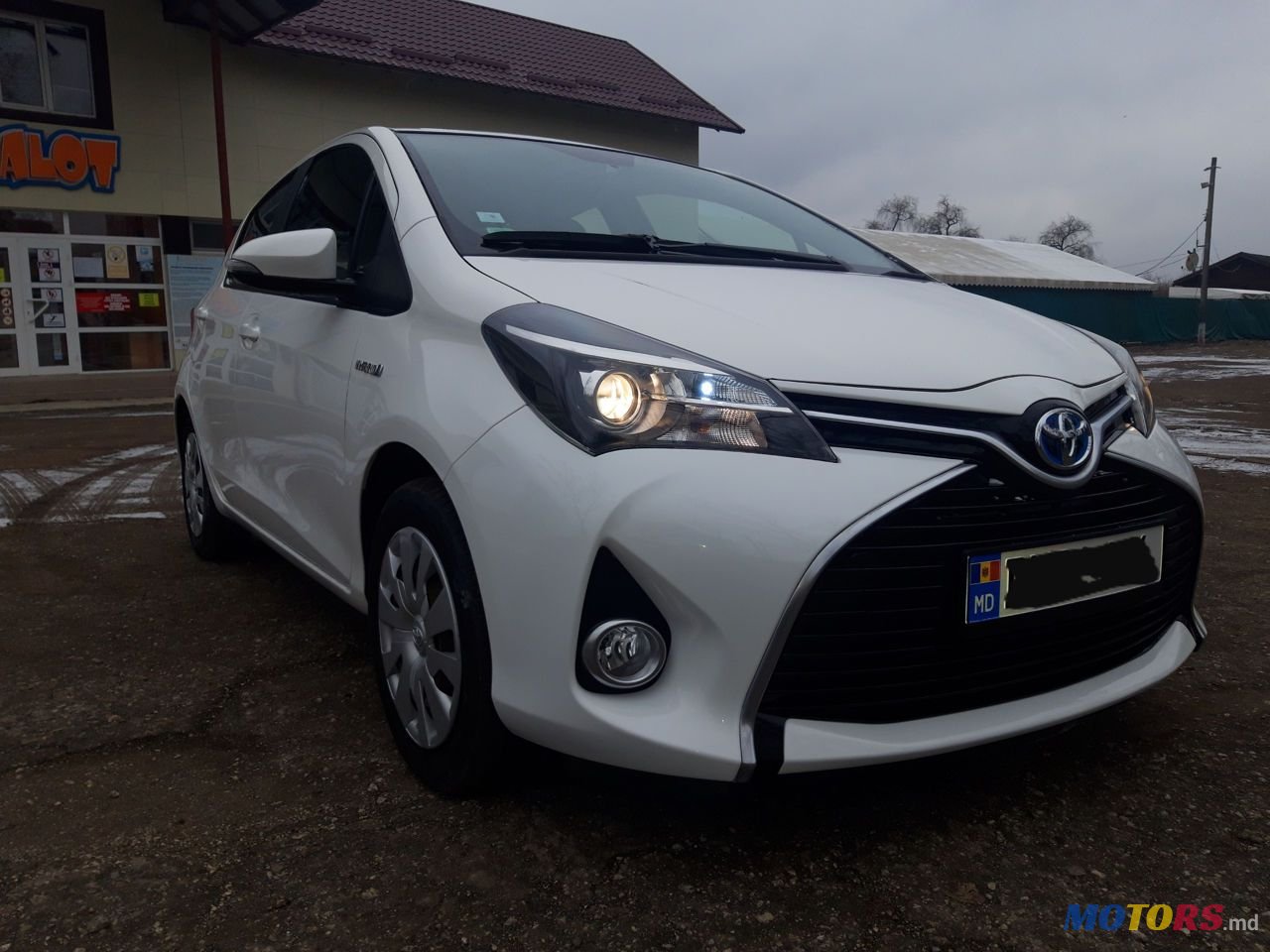 2015' Toyota Yaris photo #2