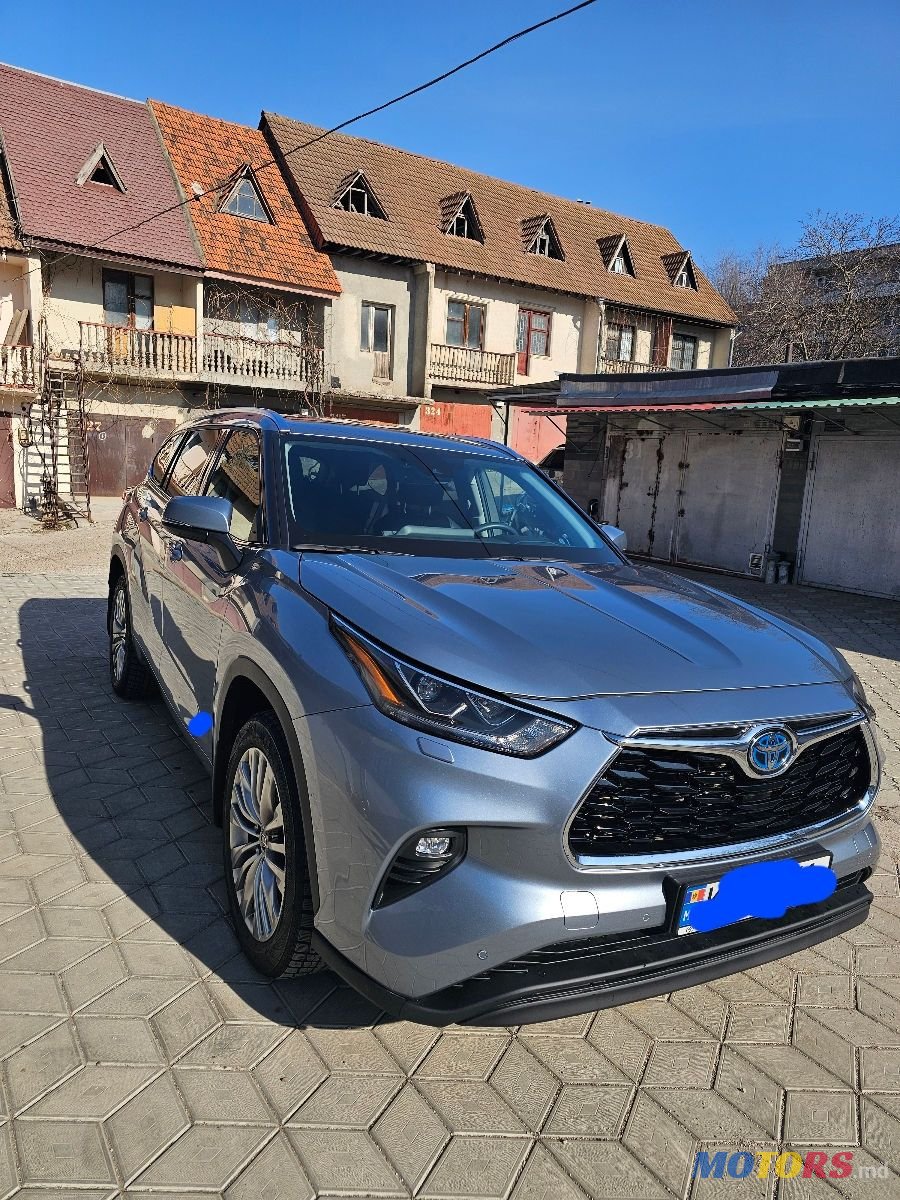 2022' Toyota Highlander photo #2