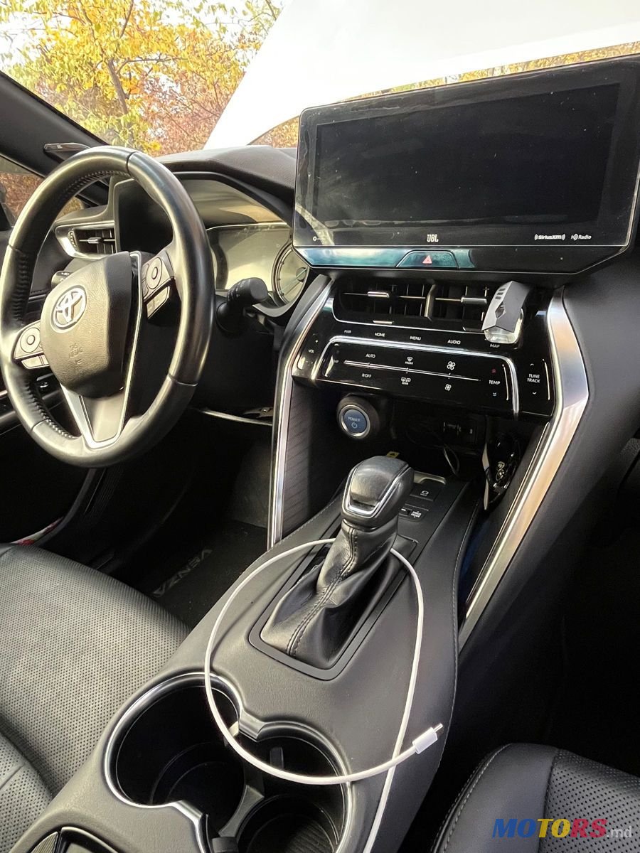 2022' Toyota Venza photo #4