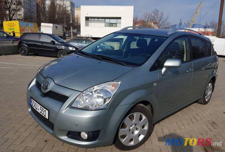 2008' Toyota Corolla Verso photo #1