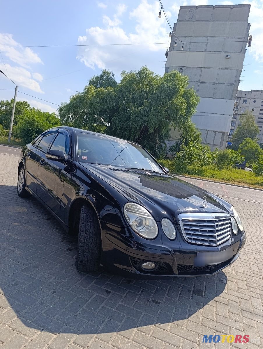 2008' Mercedes-Benz E-Class photo #4