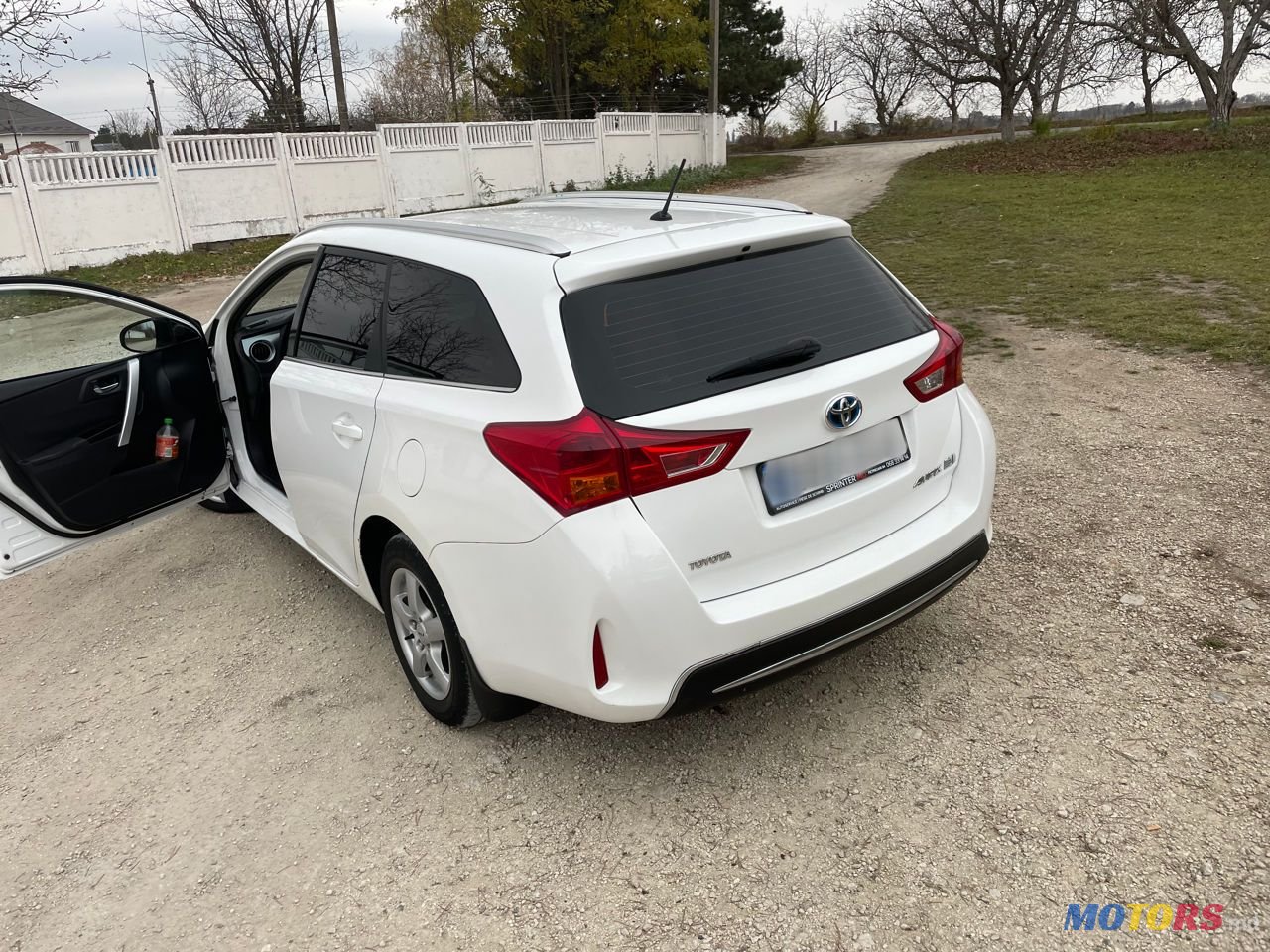 2013' Toyota Auris photo #4
