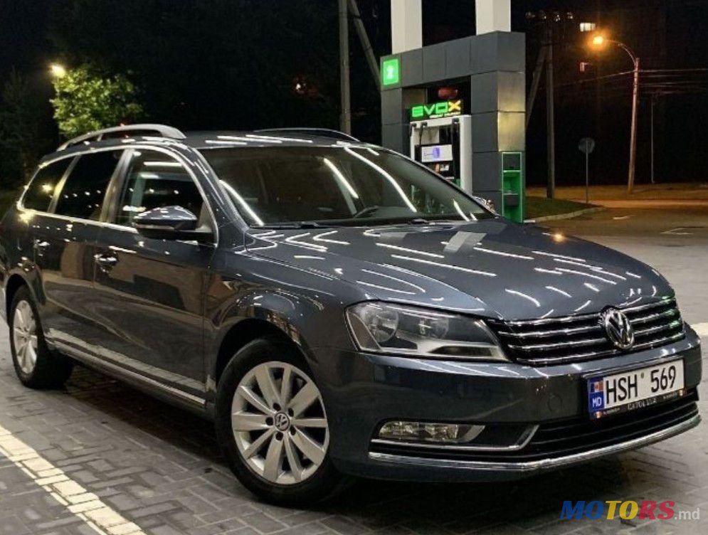 2011' Volkswagen Passat photo #1