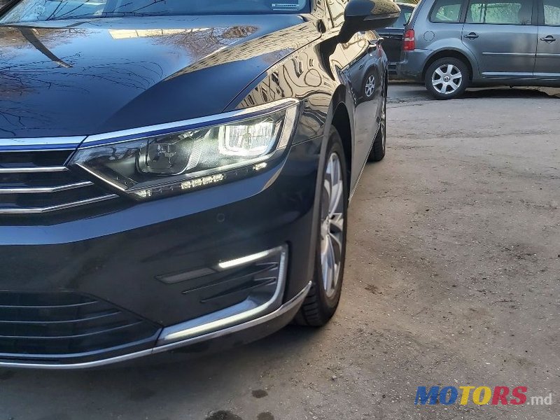 2015' Volkswagen Passat photo #5