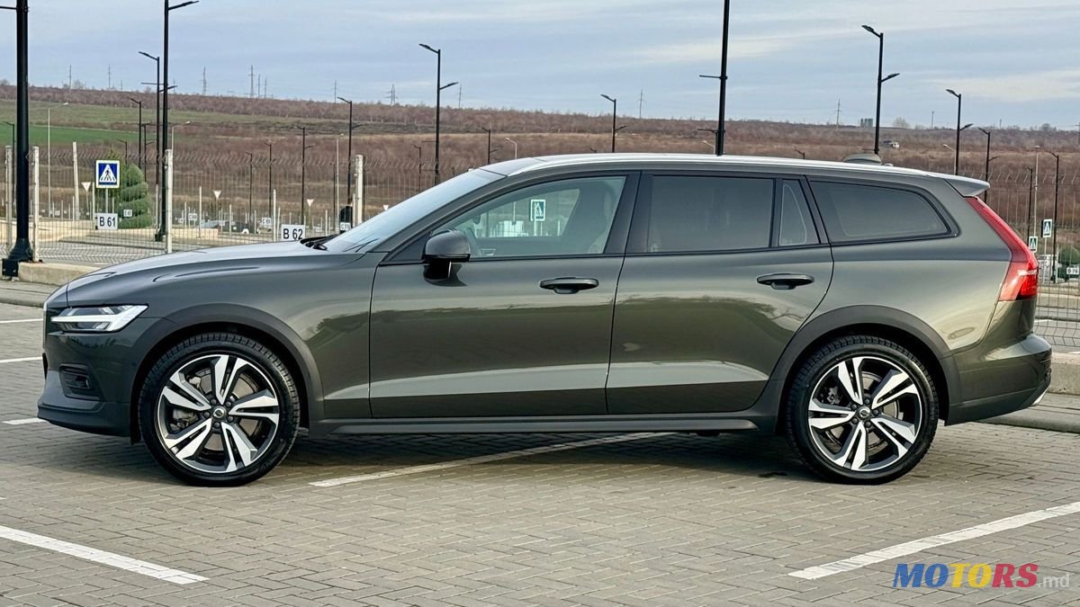 2021' Volvo V60 photo #3