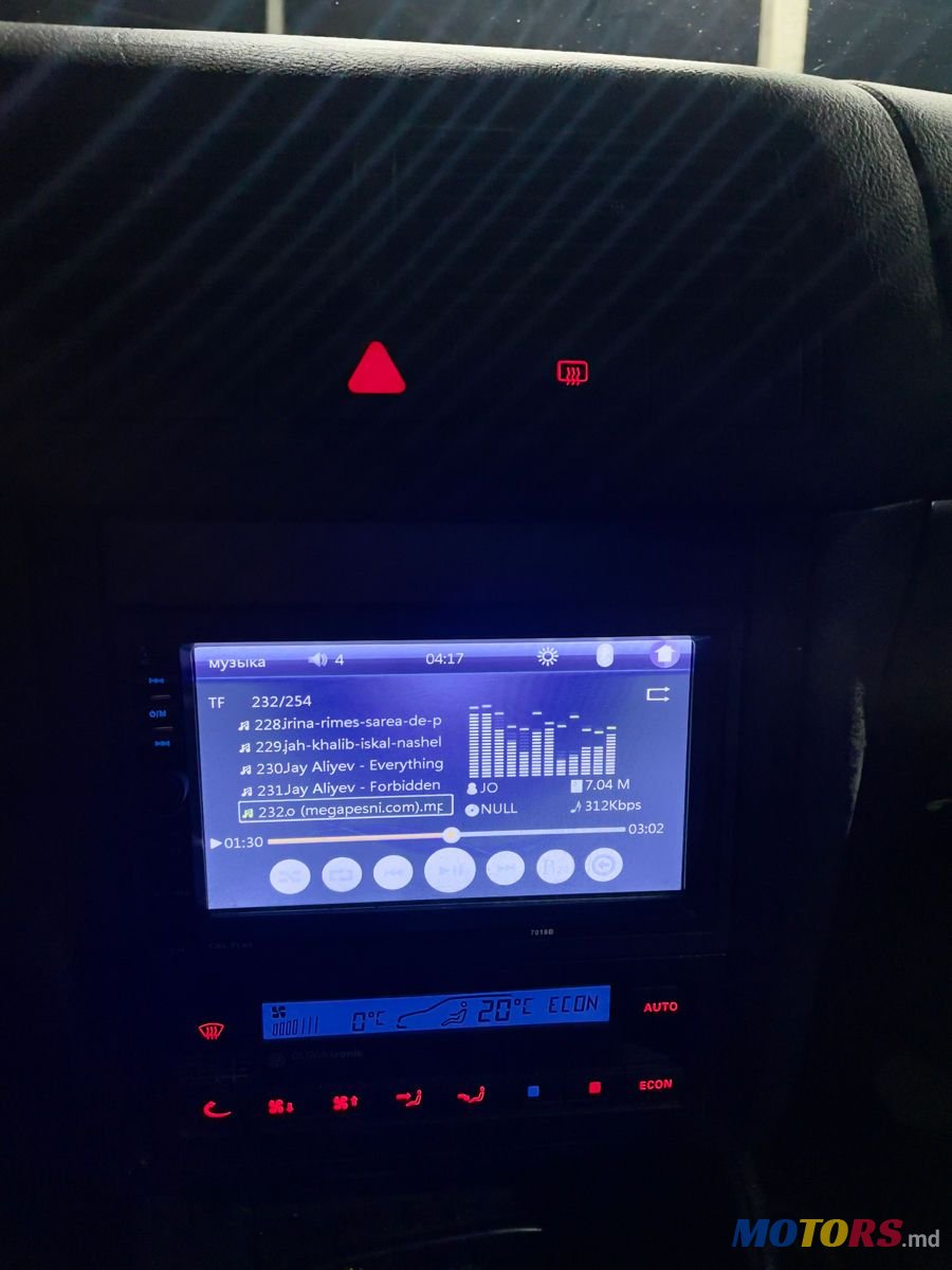 2002' Volkswagen Golf photo #6