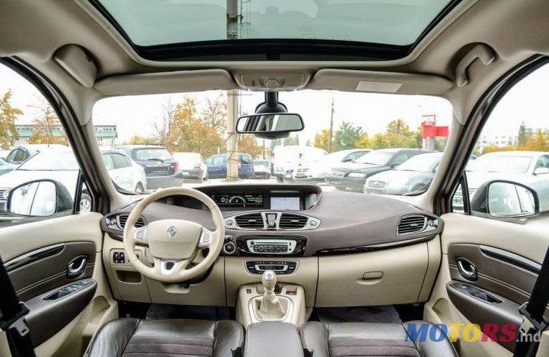 2012' Renault Grand Scenic photo #1