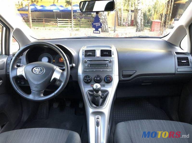 2007' Toyota Auris photo #1