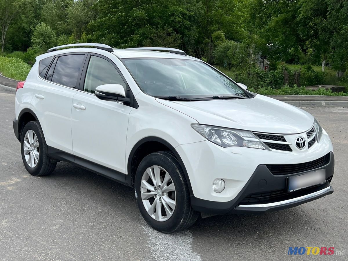 2013' Toyota RAV4 photo #2