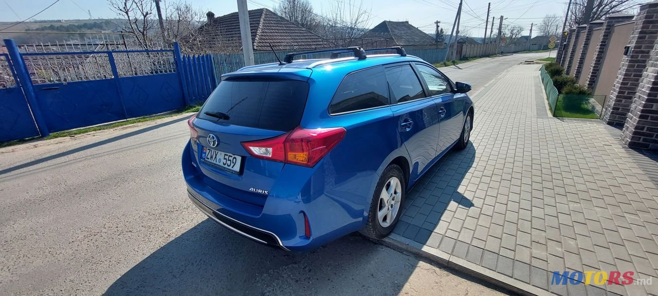 2013' Toyota Auris photo #3