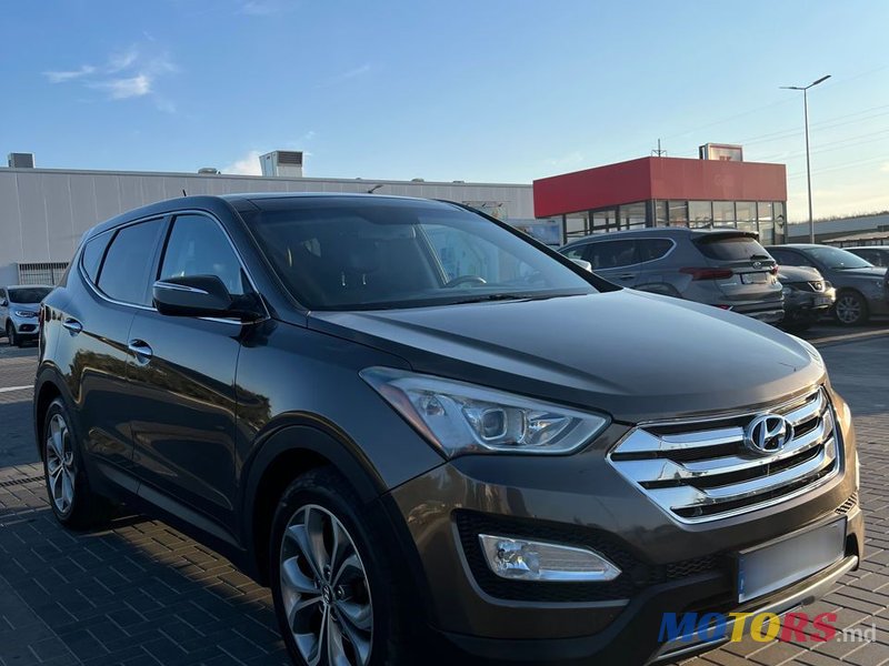 2013' Hyundai Santa Fe photo #1