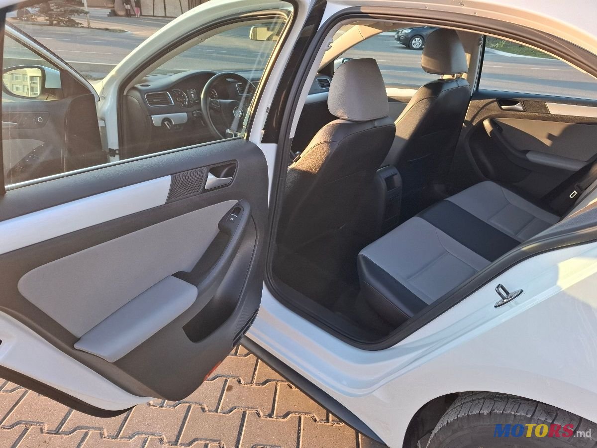 2014' Volkswagen Jetta photo #5