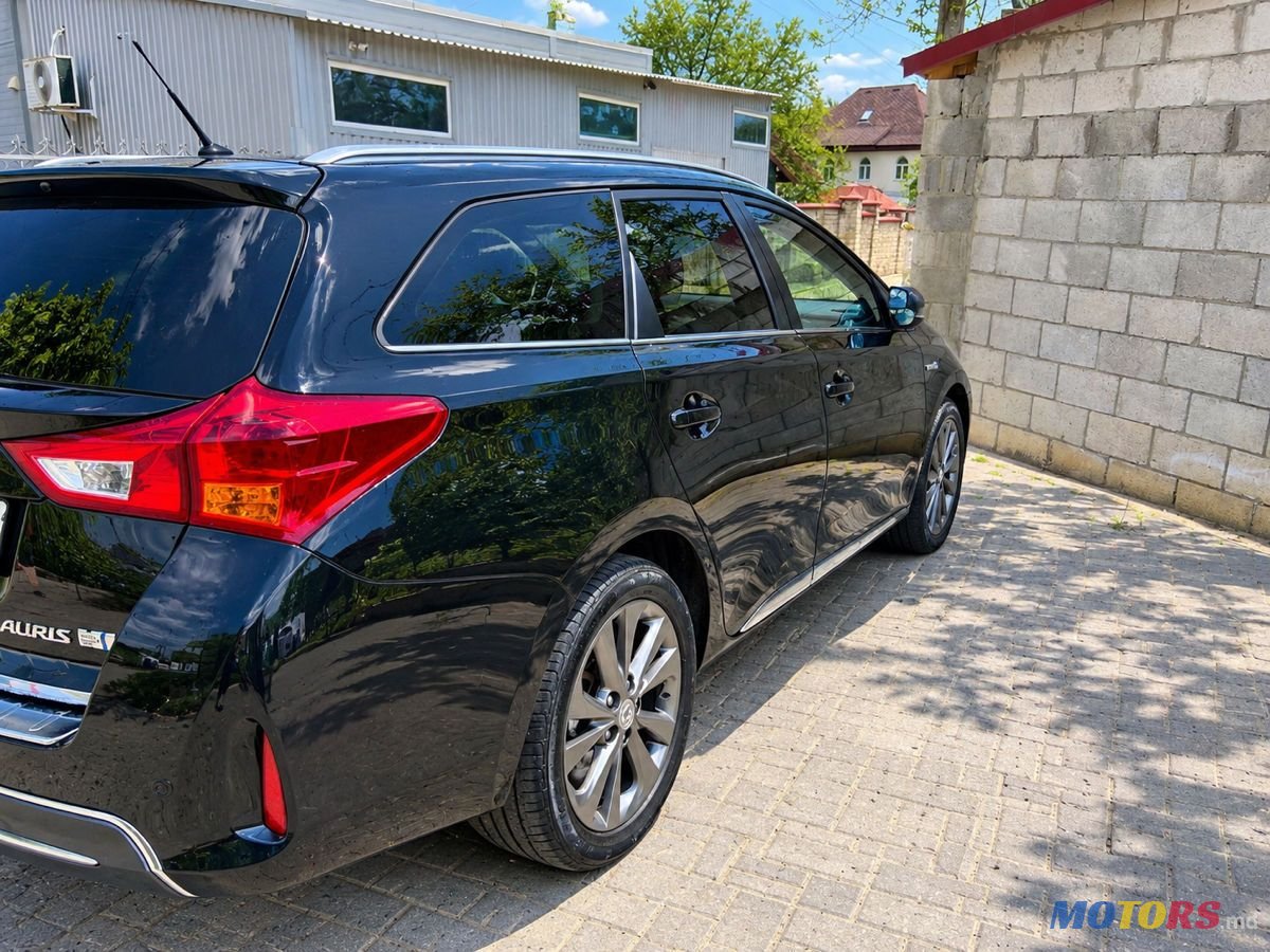 2014' Toyota Auris photo #3