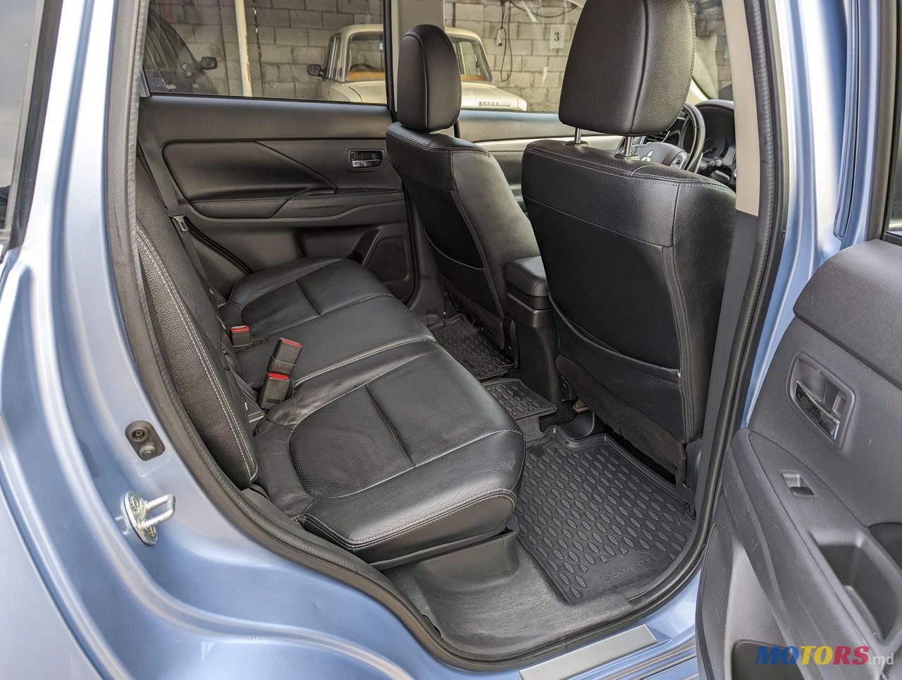 2013' Mitsubishi Outlander photo #6