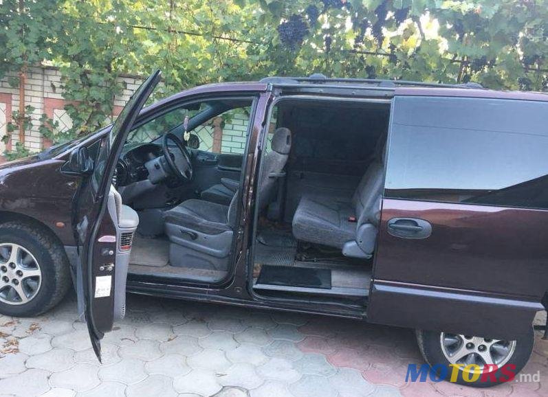 1998' Chrysler Voyager photo #1