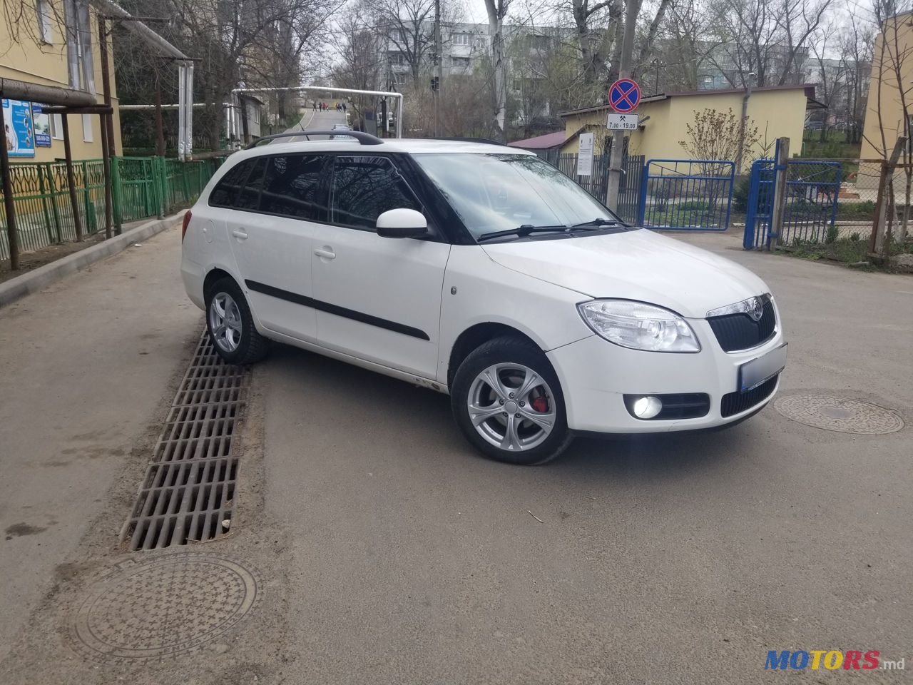 2008' Skoda Fabia photo #2