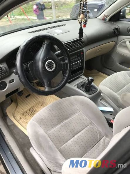 2000' Volkswagen Passat photo #3